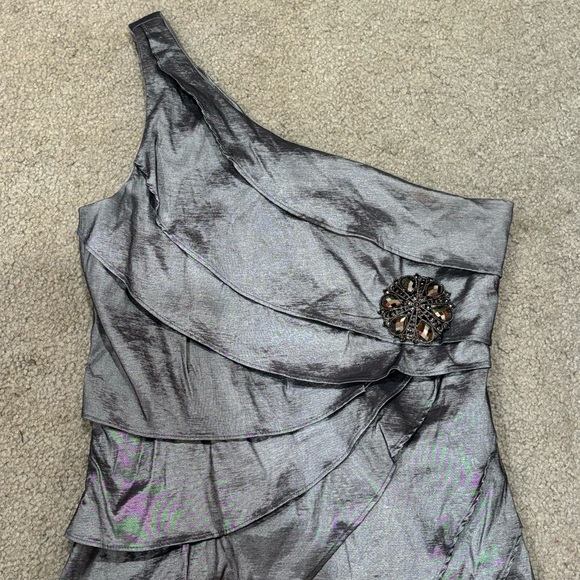 SCARLETT NITE Women’s One Shoulder Homecoming Dress - silver, size 8 - Picture 2 of 6